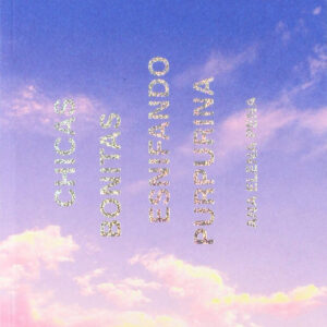 Chicas bonitas esnifando purpurina.